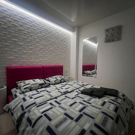 2-Room Luxury Apartment In The Center 키예프 외부 사진