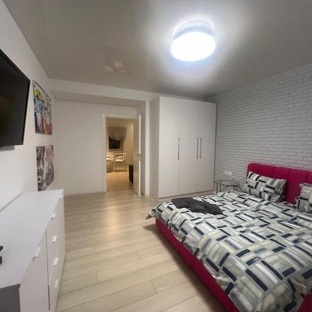 2-Room Luxury Apartment In The Center 키예프 외부 사진