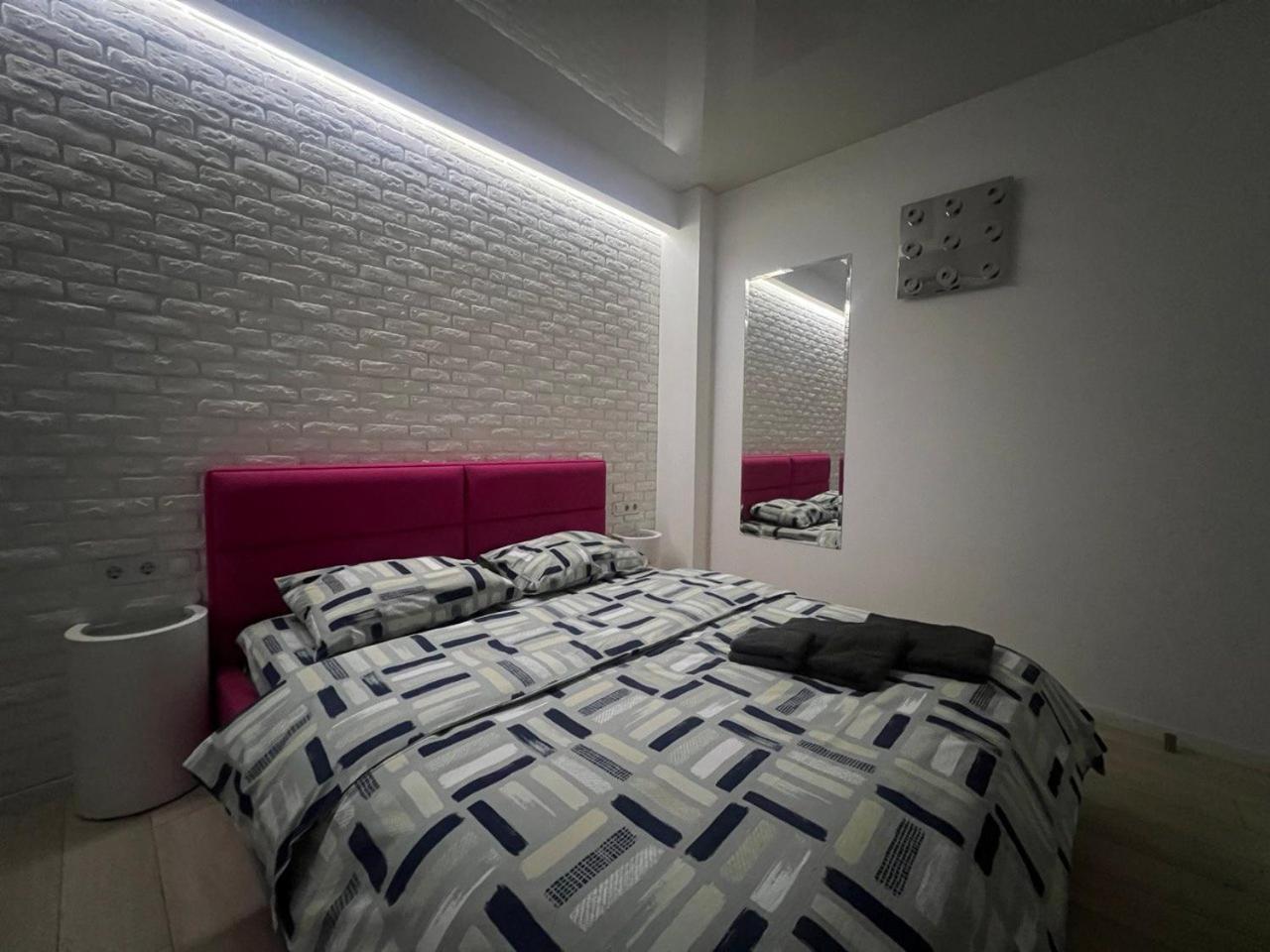 2-Room Luxury Apartment In The Center 키예프 외부 사진