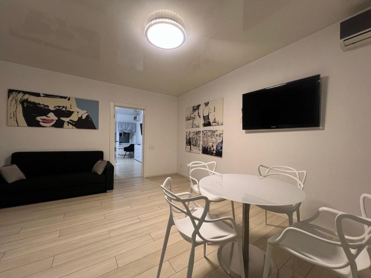 2-Room Luxury Apartment In The Center 키예프 외부 사진